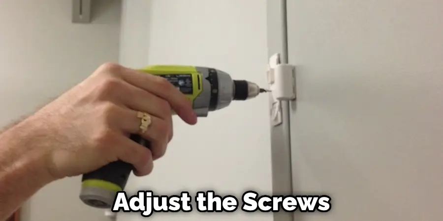 Adjust the Screws